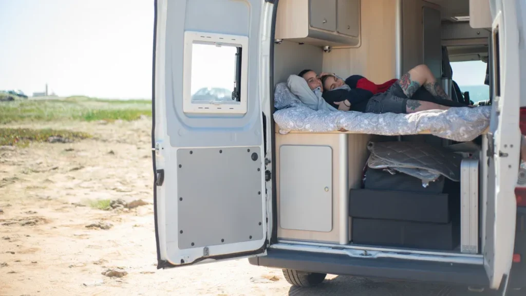 The advantages of slam latches over traditional latches for RV baggage doors